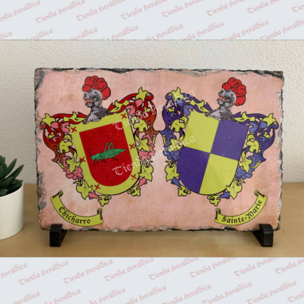 Pizarra heráldica con dos escudos