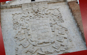 Escudo heráldico más grande